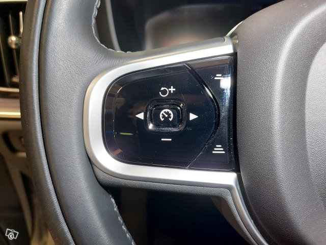 VOLVO V60 19