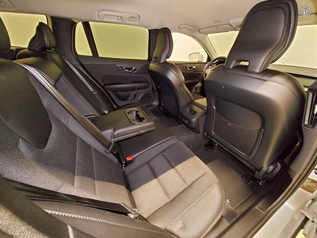 VOLVO V60 24
