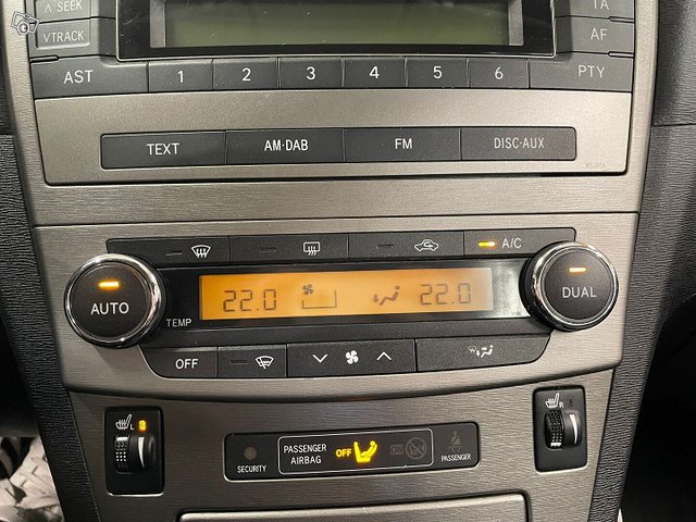 Toyota Avensis 19