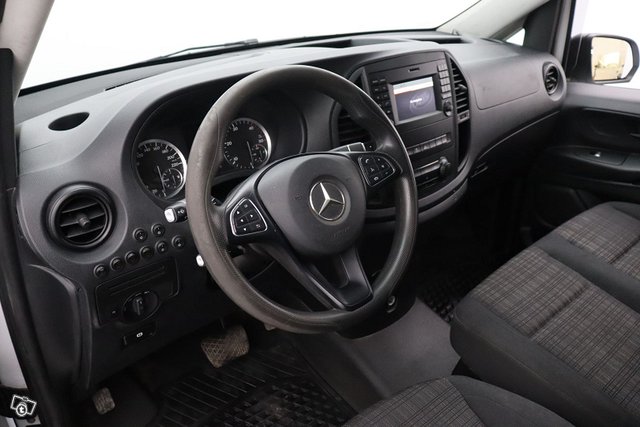 Mercedes-Benz Vito 12
