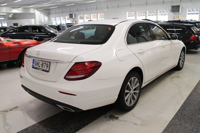 MERCEDES-BENZ E 4