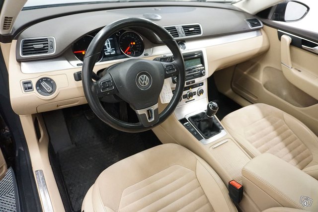 Volkswagen Passat 9