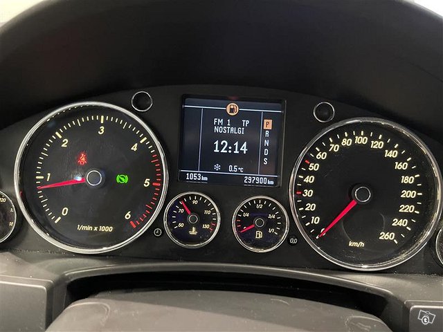 VOLKSWAGEN Touareg 13