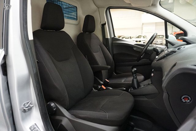 Ford Transit Courier 9