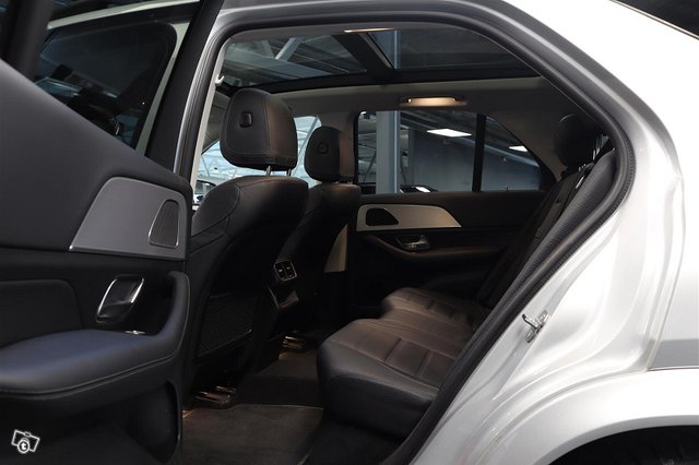 Mercedes-Benz GLE 8