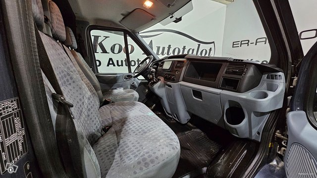 Ford Transit 8