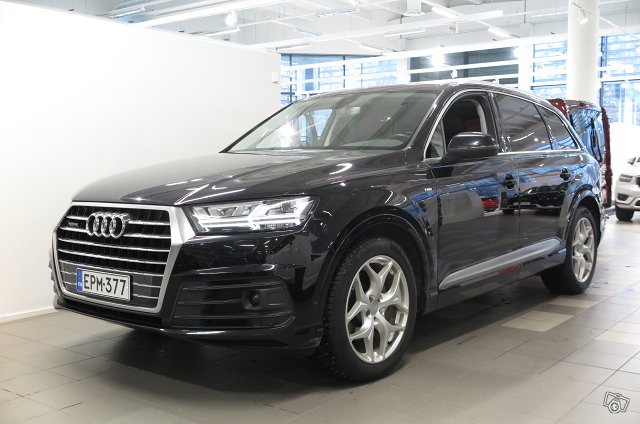 AUDI Q7 1