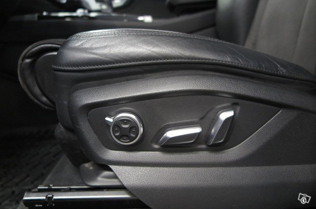 AUDI Q7 11