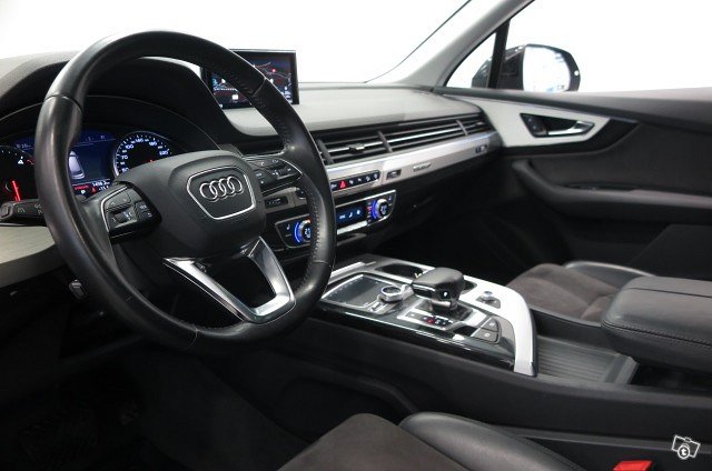 AUDI Q7 16