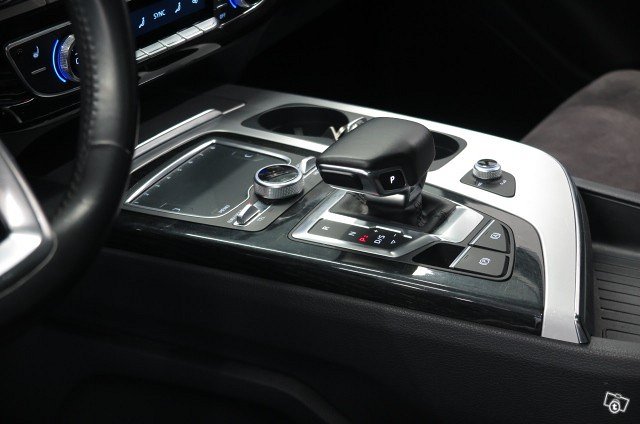 AUDI Q7 21