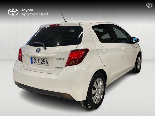 TOYOTA YARIS 4