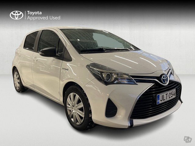 TOYOTA YARIS 5