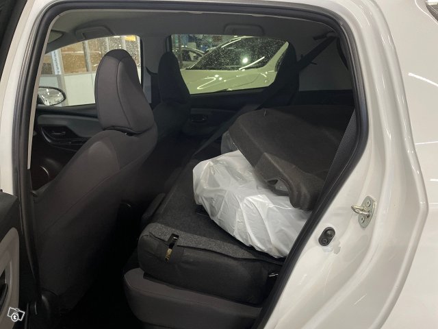TOYOTA YARIS 8
