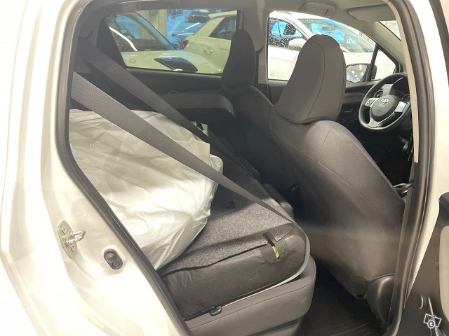 TOYOTA YARIS 15