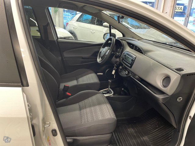 TOYOTA YARIS 16