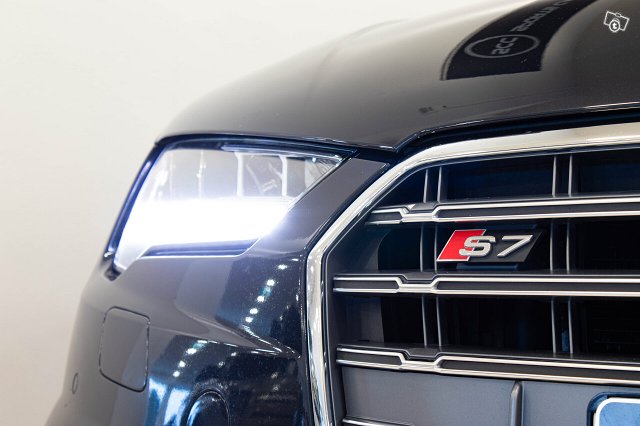 Audi S7 4