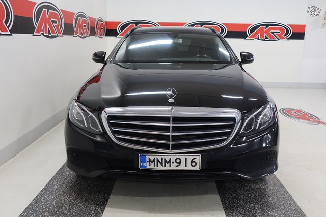 MERCEDES-BENZ E 2