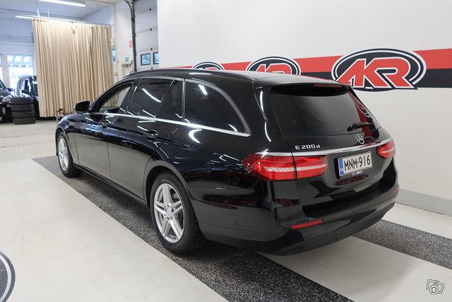 MERCEDES-BENZ E 4