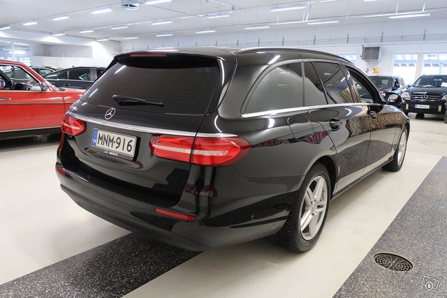 MERCEDES-BENZ E 5