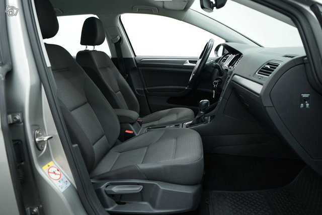Volkswagen Golf 9