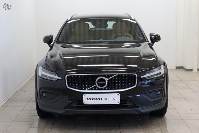 Volvo V60 Cross Country 2