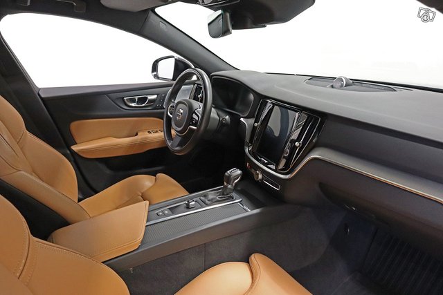 Volvo V60 Cross Country 8