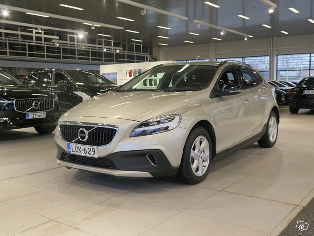 VOLVO V40 Cross Country
