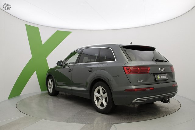 Audi Q7 4