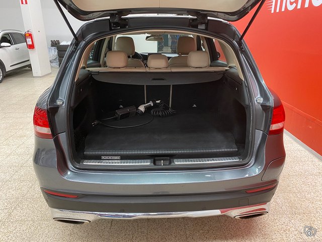 MERCEDES-BENZ GLC 9