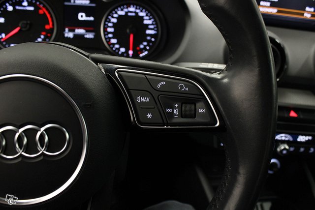 Audi Q2 13