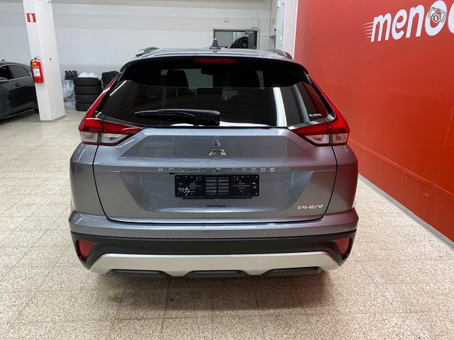 MITSUBISHI ECLIPSE CROSS 8