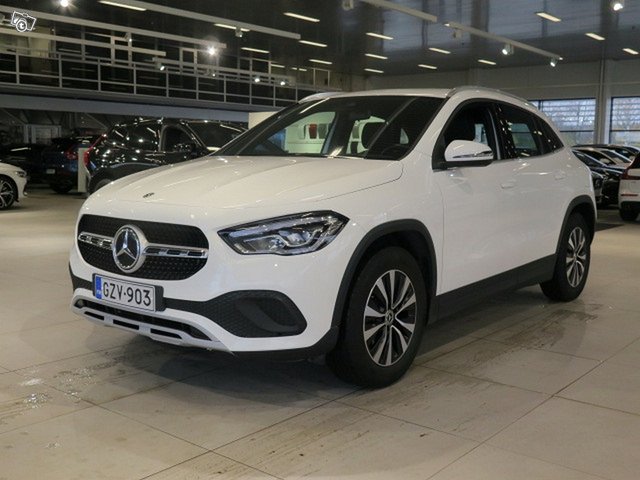 MERCEDES-BENZ GLA