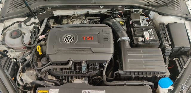 Volkswagen Golf 11