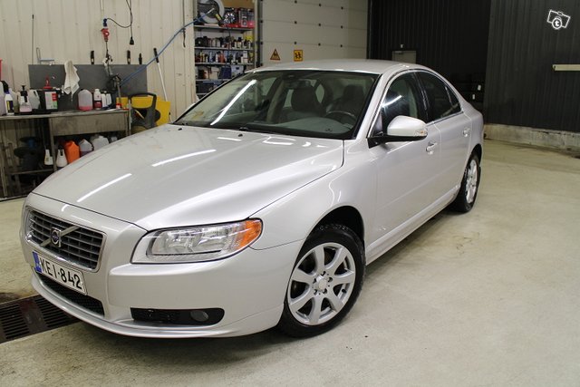 VOLVO S80