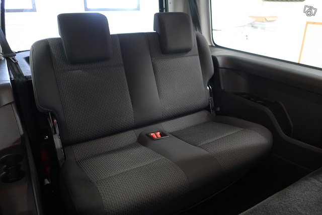 Volkswagen Caddy Maxi 8