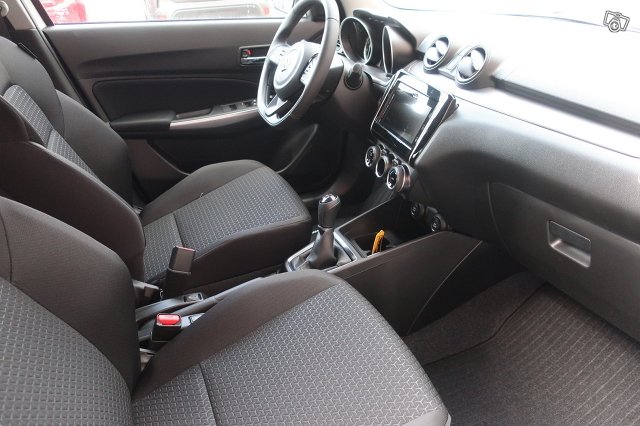 Suzuki SWIFT 5