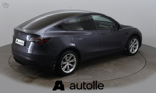 Tesla Model Y 7