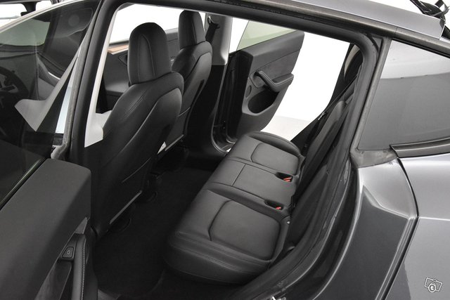 Tesla Model Y 15