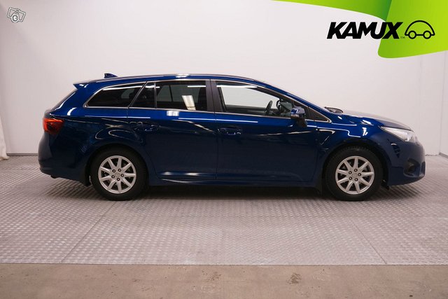 Toyota Avensis 2