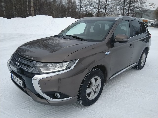 MITSUBISHI Outlander PHEV