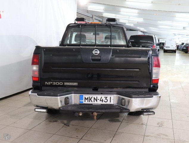 Nissan NP300 5