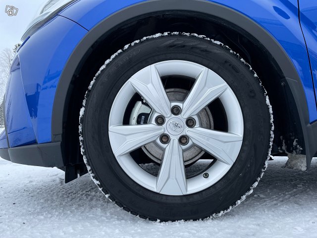 TOYOTA C-HR 18