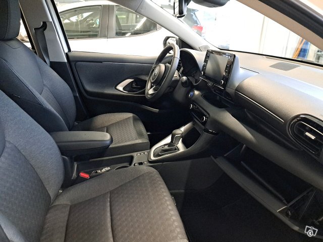 TOYOTA YARIS 17