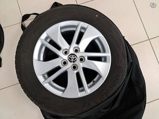 TOYOTA YARIS 19