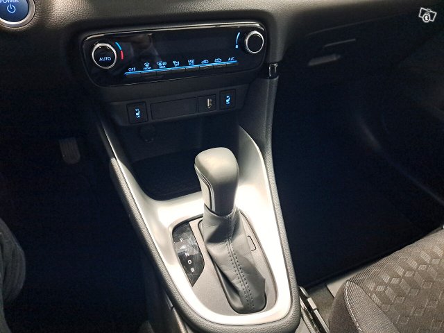 TOYOTA YARIS 23