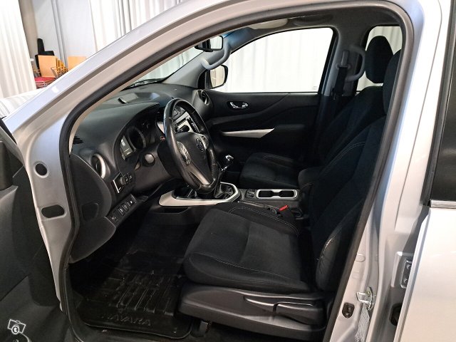 NISSAN Navara 8