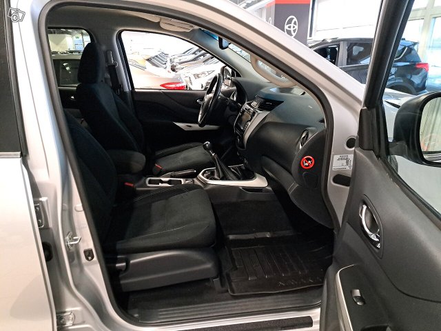 NISSAN Navara 17