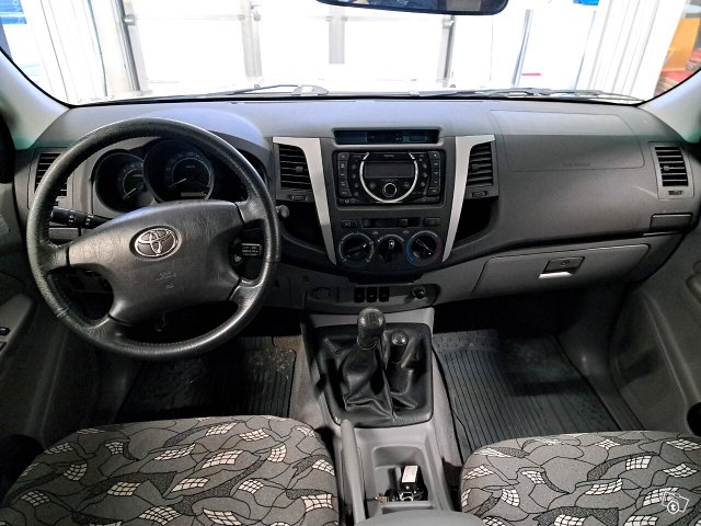 TOYOTA HILUX 10