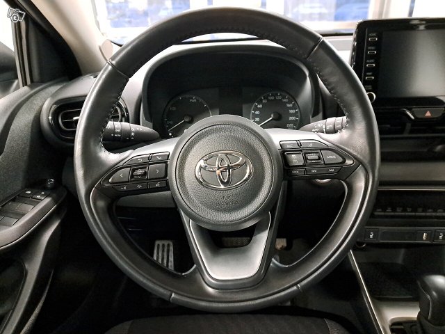 TOYOTA YARIS 12