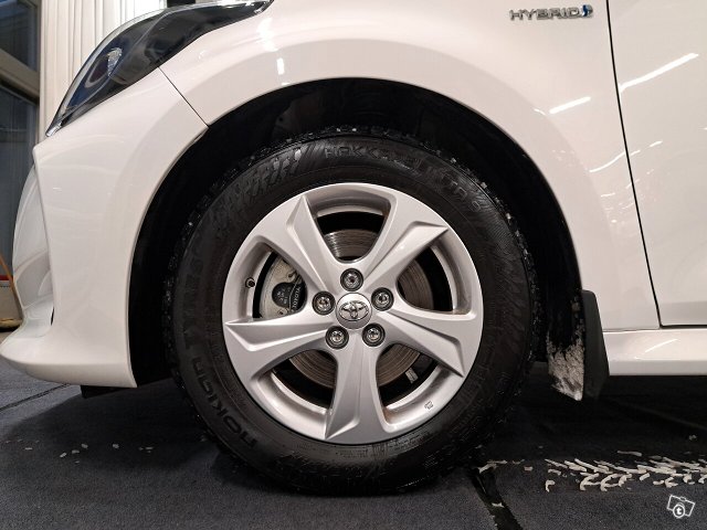 TOYOTA YARIS 18